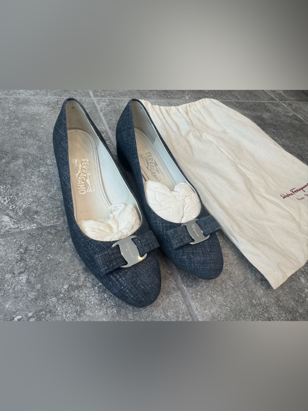 Salvatore Ferragamo Vara Bow Detail Blue denim Block Heel Pumps US8.5 C